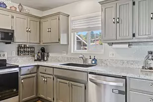 450 Moreland Ave, Drain, OR 97435 - Photo 9