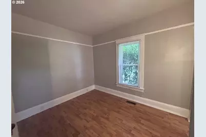 1616 NE Commercial Ave, Roseburg, OR 97470 - Photo 9