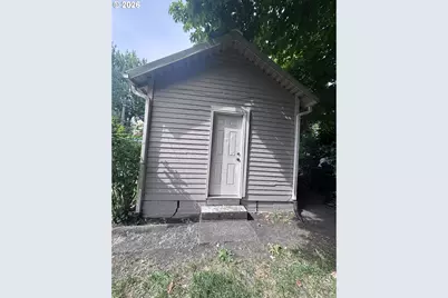 1616 NE Commercial Ave, Roseburg, OR 97470 - Photo 15
