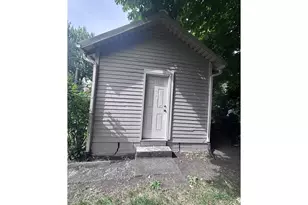 1616 NE Commercial Ave, Roseburg, OR 97470 - Photo 15