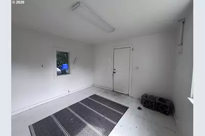 1616 NE Commercial Ave, Roseburg, OR 97470 - Photo 15