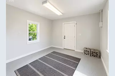 1616 NE Commercial Ave, Roseburg, OR 97470 - Photo 19