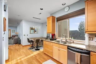 5047 SW View Point Terrace, Portland, OR 97239 - Photo 9