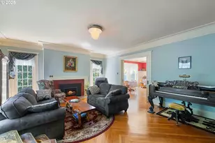 955 S 5th St, Coos Bay, OR 97420 - Photo 13