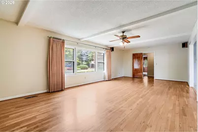 2537 B St, Hubbard, OR 97032 - Photo 13