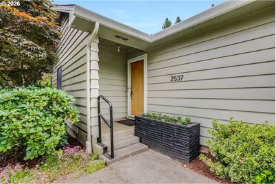 2537 B St, Hubbard, OR 97032 - Photo 9