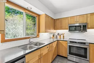 3564 SW Council Crest Dr, Portland, OR 97239 - Photo 9