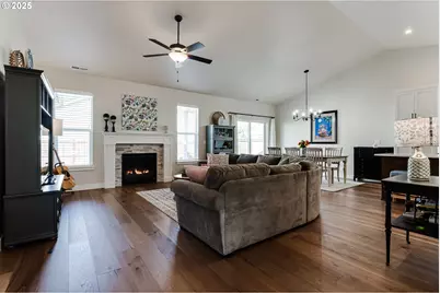 3266 Mountain Creek Ln, Springfield, OR 97478 - Photo 7