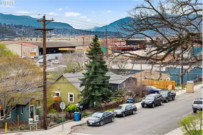 E Humboldt St, Bingen, WA 98605 - Photo 17