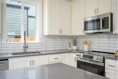 1128 NE 84th Ave, Portland, OR 97220 - Photo 17