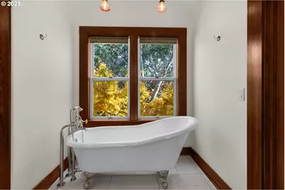 1175 11th St, Astoria, OR 97103 - Photo 37