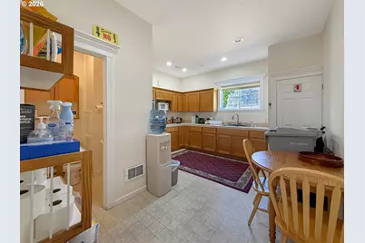 624 Fleet St, Brookings, OR 97415 - Photo 9