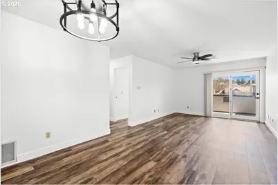 8717 SE Monterey Ave #304, Happy Valley, OR 97086 - Photo 5