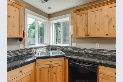 697 SE Millright Ct, McMinnville, OR 97128 - Photo 13