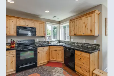 697 SE Millright Ct, McMinnville, OR 97128 - Photo 11