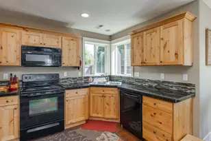 697 SE Millright Ct, McMinnville, OR 97128 - Photo 11