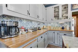 2206 Marion St, North Bend, OR 97459 - Photo 11