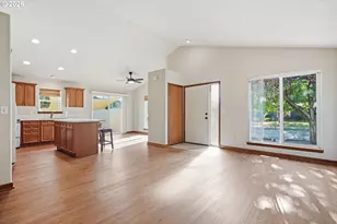 3944 SE 103rd Ave, Portland, OR 97266 - Photo 3