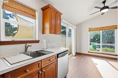 3944 SE 103rd Ave, Portland, OR 97266 - Photo 9
