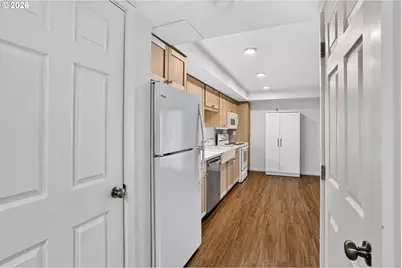 8120 N Interstate Ave #204, Portland, OR 97217 - Photo 11