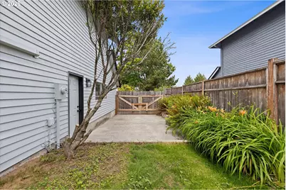 14214 SE Crystal Springs Blvd, Portland, OR 97236 - Photo 41