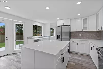 14214 SE Crystal Springs Blvd, Portland, OR 97236 - Photo 9