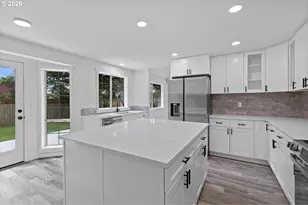14214 SE Crystal Springs Blvd, Portland, OR 97236 - Photo 9