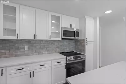 14214 SE Crystal Springs Blvd, Portland, OR 97236 - Photo 11