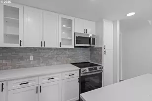 14214 SE Crystal Springs Blvd, Portland, OR 97236 - Photo 11