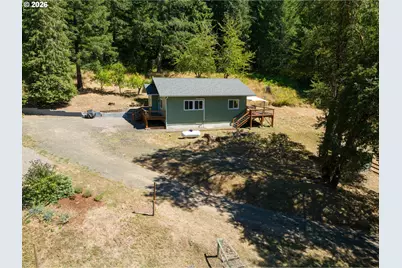 295 Wolf Valley Dr, Umpqua, OR 97486 - Photo 3