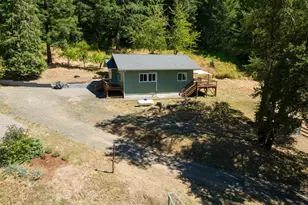 295 Wolf Valley Dr, Umpqua, OR 97486 - Photo 3