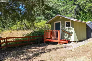 295 Wolf Valley Dr, Umpqua, OR 97486 - Photo 27