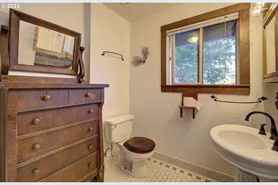 911 9th St, Oregon City, OR 97045 - Photo 15