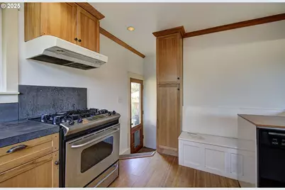 911 9th St, Oregon City, OR 97045 - Photo 9