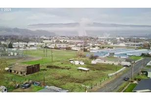 917 Myrtle St, The Dalles, OR 97058 - Photo 1