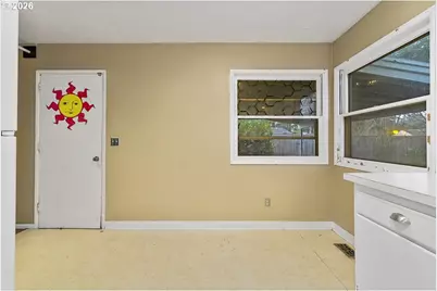 14035 SE Harrison St, Portland, OR 97233 - Photo 9