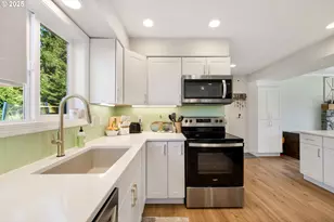 2402 Stephanie Ln, North Bend, OR 97459 - Photo 15