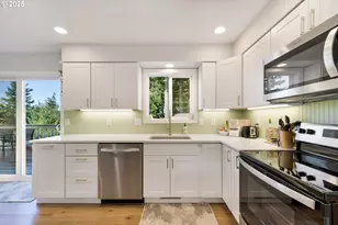 2402 Stephanie Ln, North Bend, OR 97459 - Photo 17