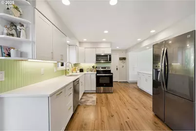 2402 Stephanie Ln, North Bend, OR 97459 - Photo 15