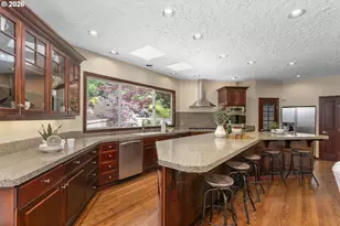 9004 SW Lancelot Ln, Portland, OR 97219 - Photo 9