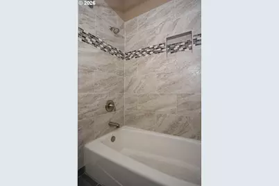 9004 SW Lancelot Ln, Portland, OR 97219 - Photo 31