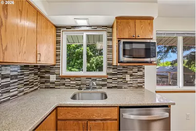 1485 SE 11th St, Gresham, OR 97080 - Photo 9