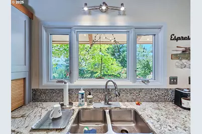 10059 SW 57th Pl, Portland, OR 97219 - Photo 15