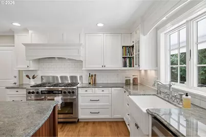 5120 SW Santa Monica Ct, Portland, OR 97221 - Photo 15