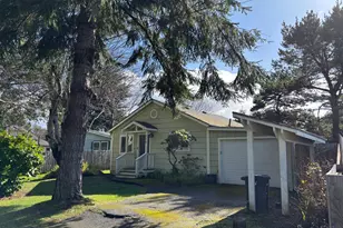 770 9th St SE, Bandon, OR 97411 - Photo 3