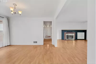 26900 Crow Rd, Eugene, OR 97402 - Photo 17