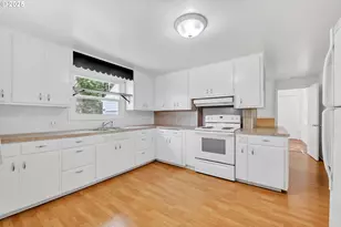 26900 Crow Rd, Eugene, OR 97402 - Photo 23