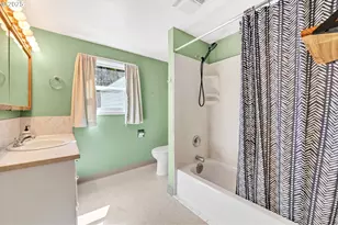 26900 Crow Rd, Eugene, OR 97402 - Photo 29