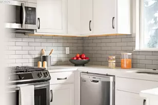 9216 SE Market St, Portland, OR 97216 - Photo 11