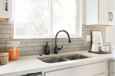 9216 SE Market St, Portland, OR 97216 - Photo 13